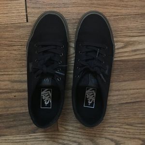 BLACK VANS